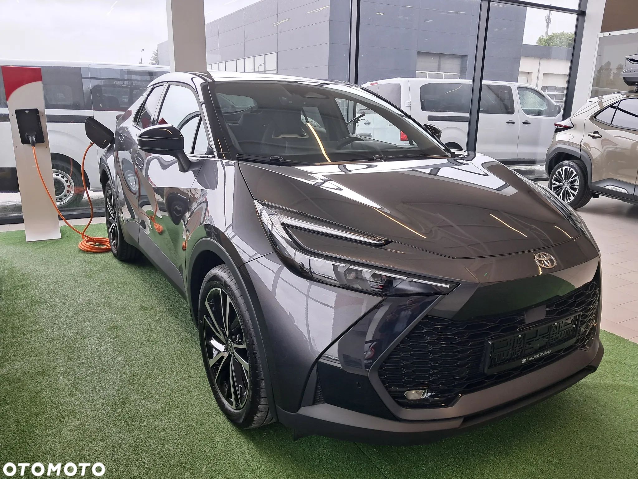 Toyota C-HR 2.0 PHEV Dynamic Force Executive - 1