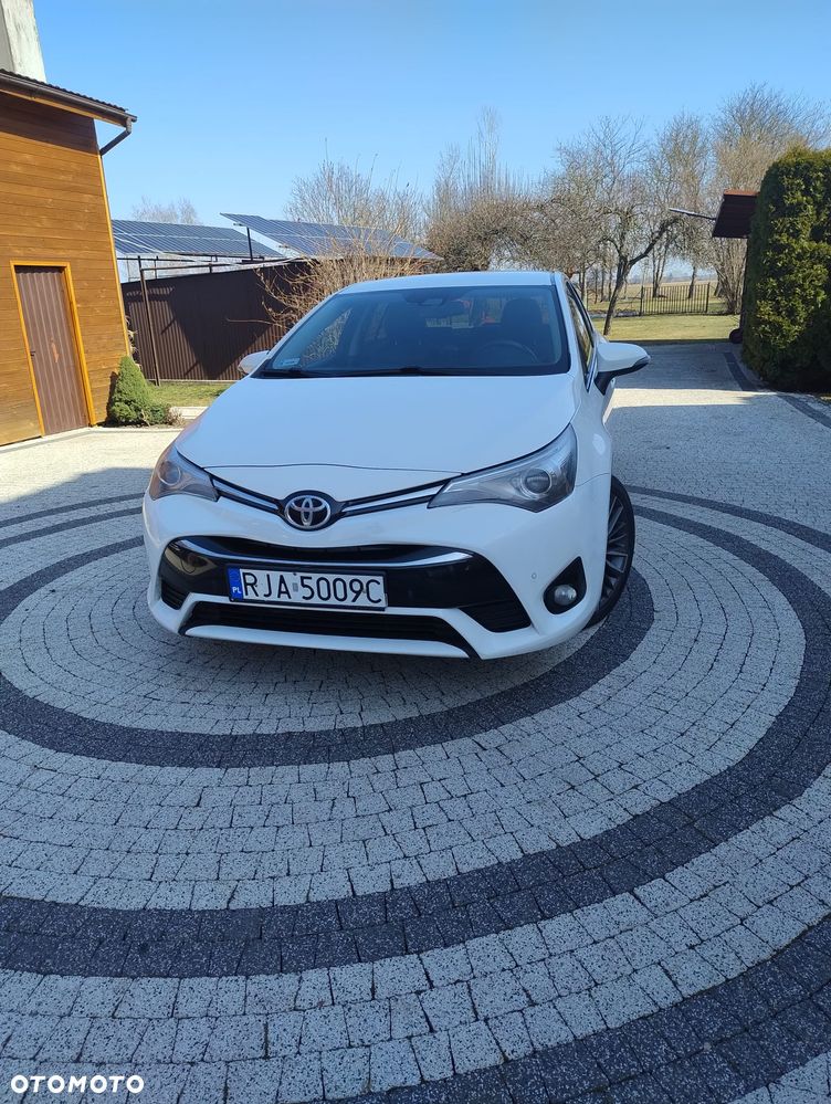Toyota Avensis 2.0 D-4D Premium - 2
