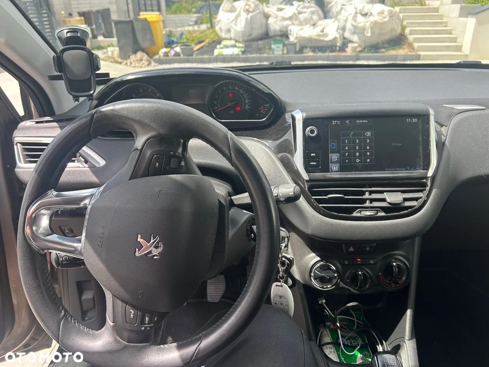 Peugeot 208 1.2 PureTech Style - 12