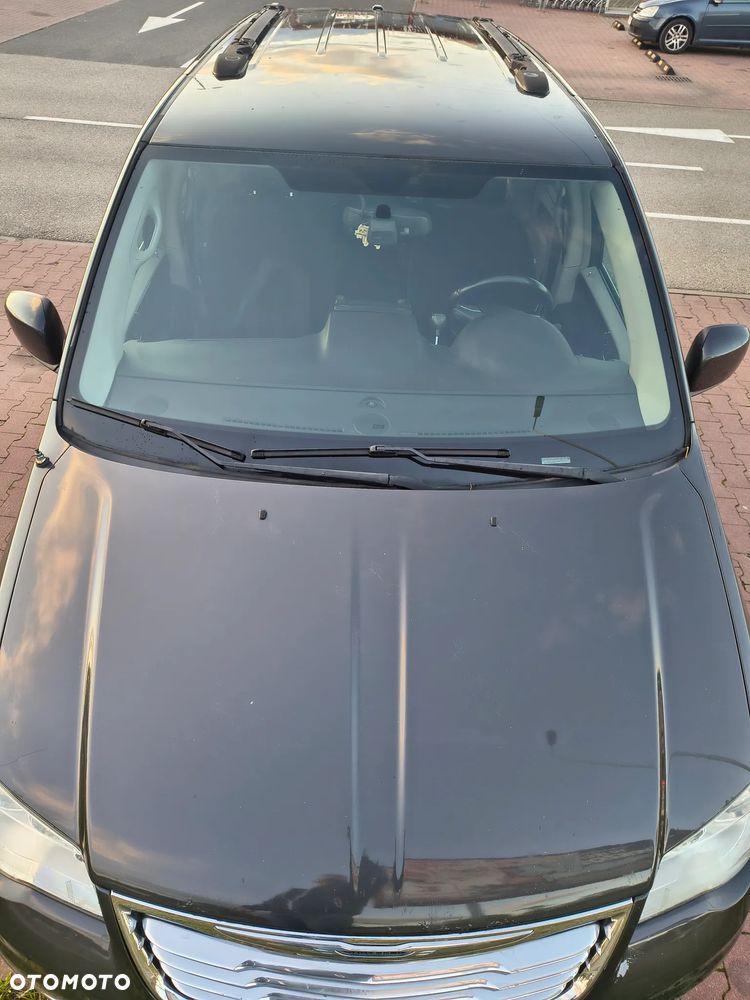 Chrysler Town & Country - 6