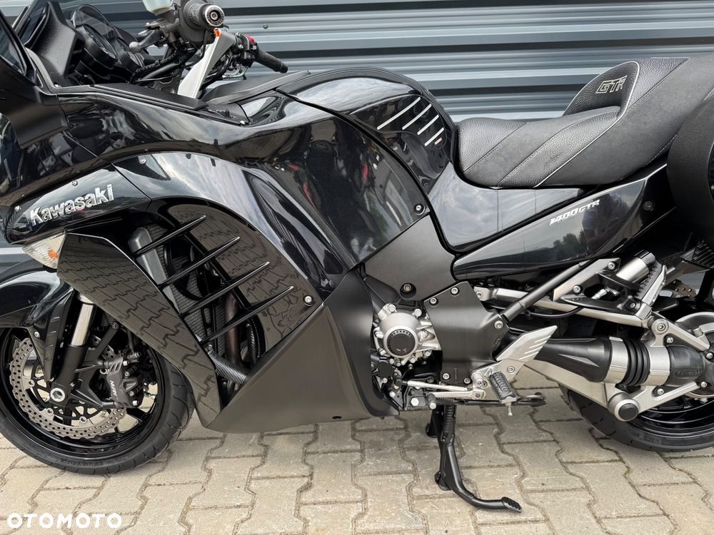 Kawasaki GTR - 16