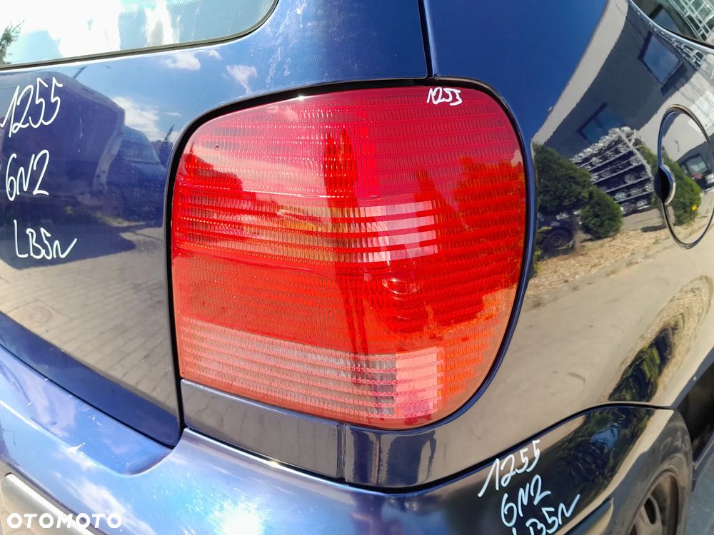 VW POLO 6N2 LAMPA TYLNA PRAWA W BŁOTNIK - 2