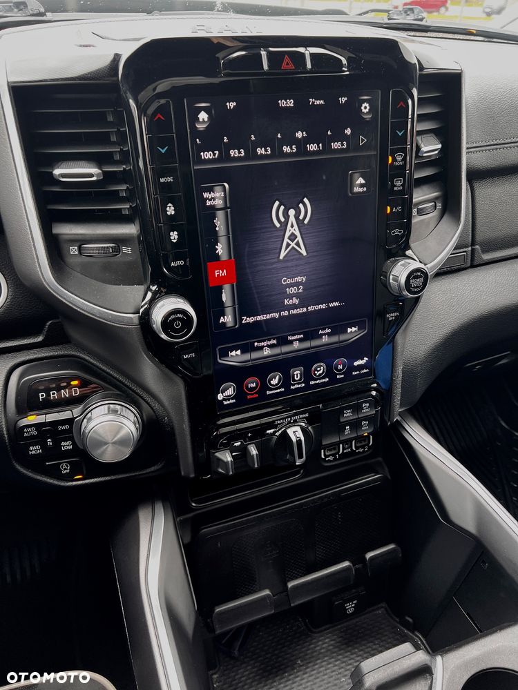 RAM 1500 5.7 Crew Cab Shortbed Laramie Black - 21