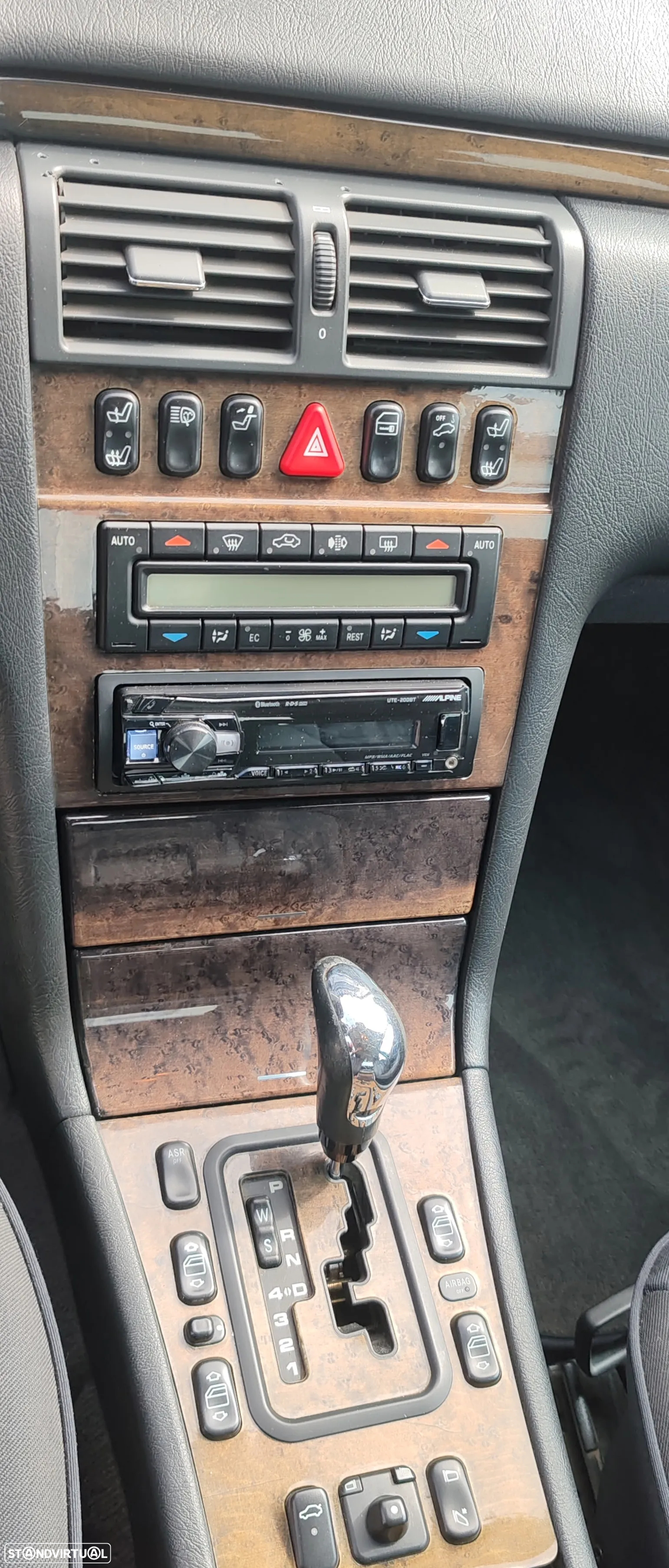 Mercedes-Benz E 300 TD Classic - 12