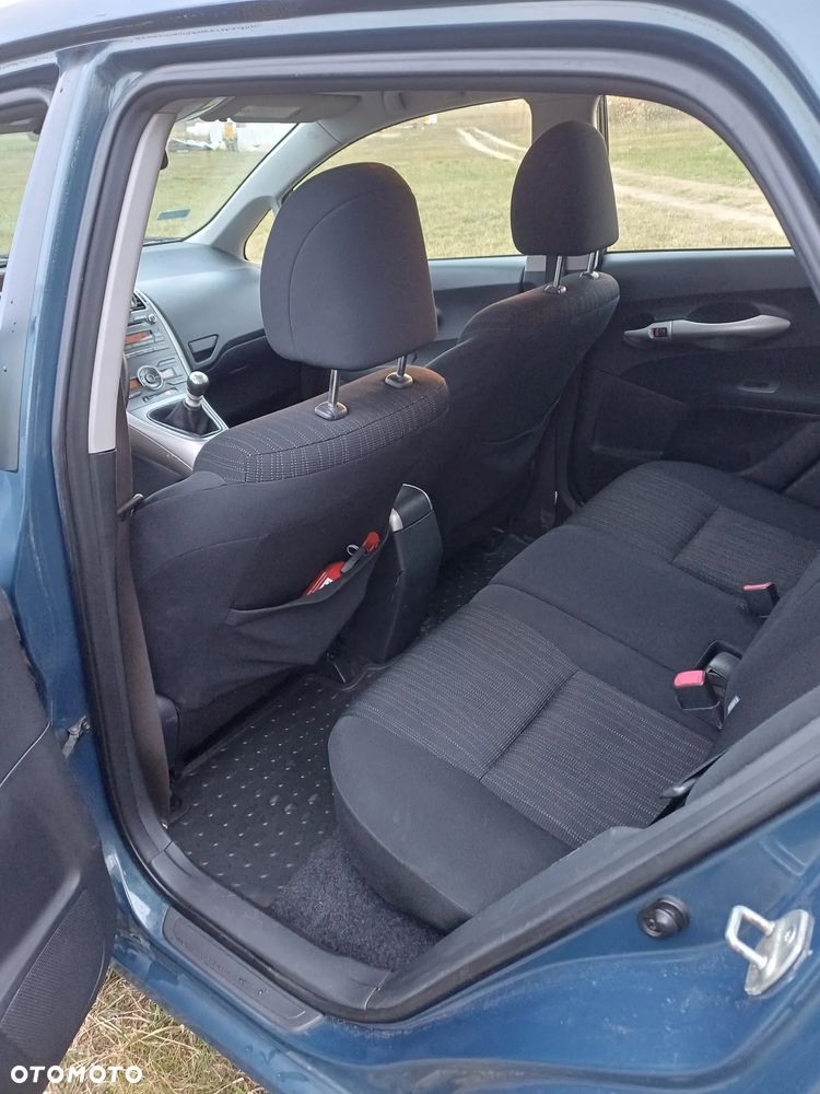 Toyota Auris 2.0 D-4D Sol - 9