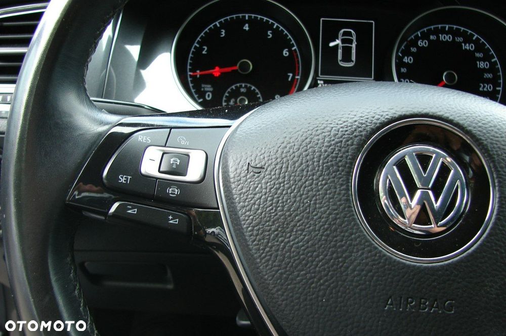 Volkswagen Golf - 24