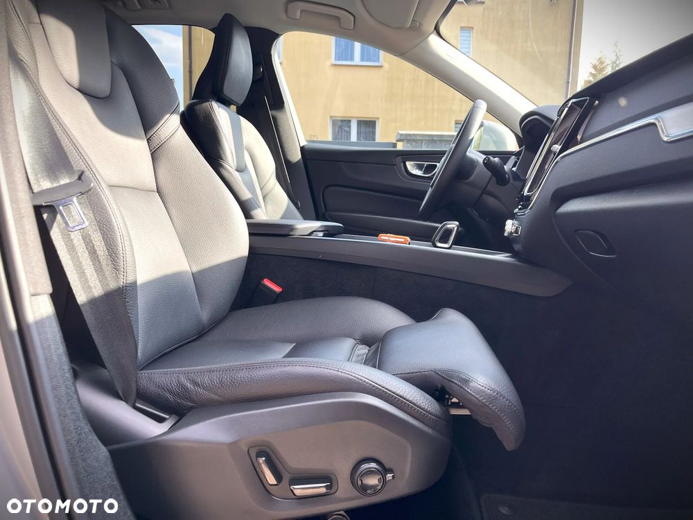 Volvo XC 60 B4 D AWD Inscription - 24