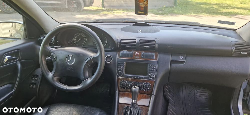 Mercedes-Benz Klasa C 240 4Matic Classic - 11