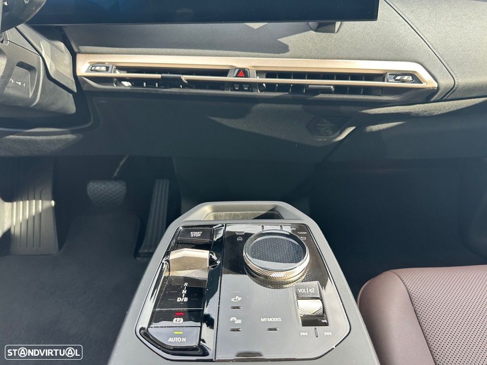 BMW iX xDrive 40 Pack Desportivo - 11