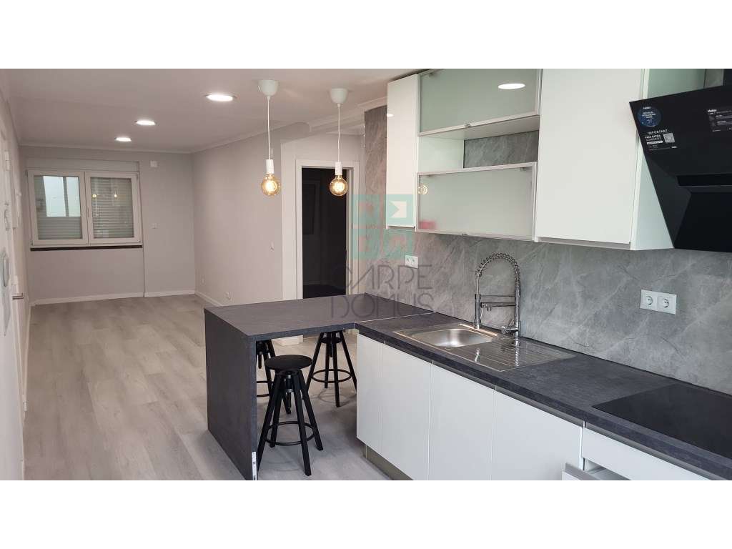 Apartamento T2 em Benfica - Grande imagem: 3/35