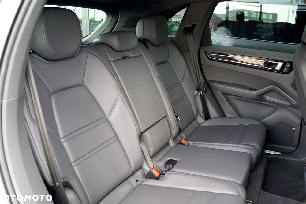 Porsche Cayenne Standard - 25