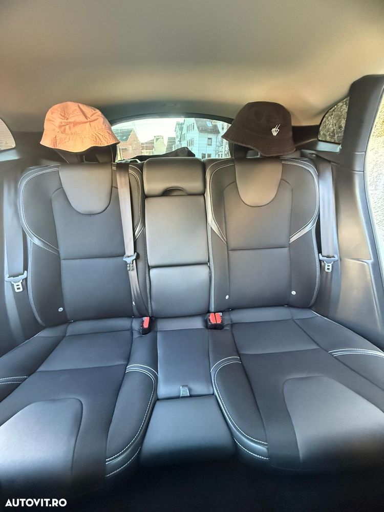 Volvo V40 D4 Momentum - 6