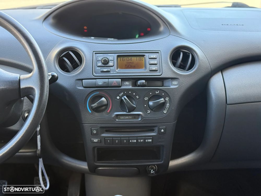 Toyota Yaris 1.0 Terra - 11