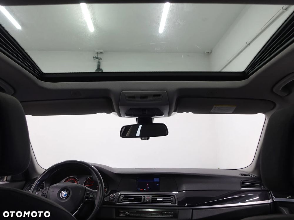 BMW Seria 5 528i - 28