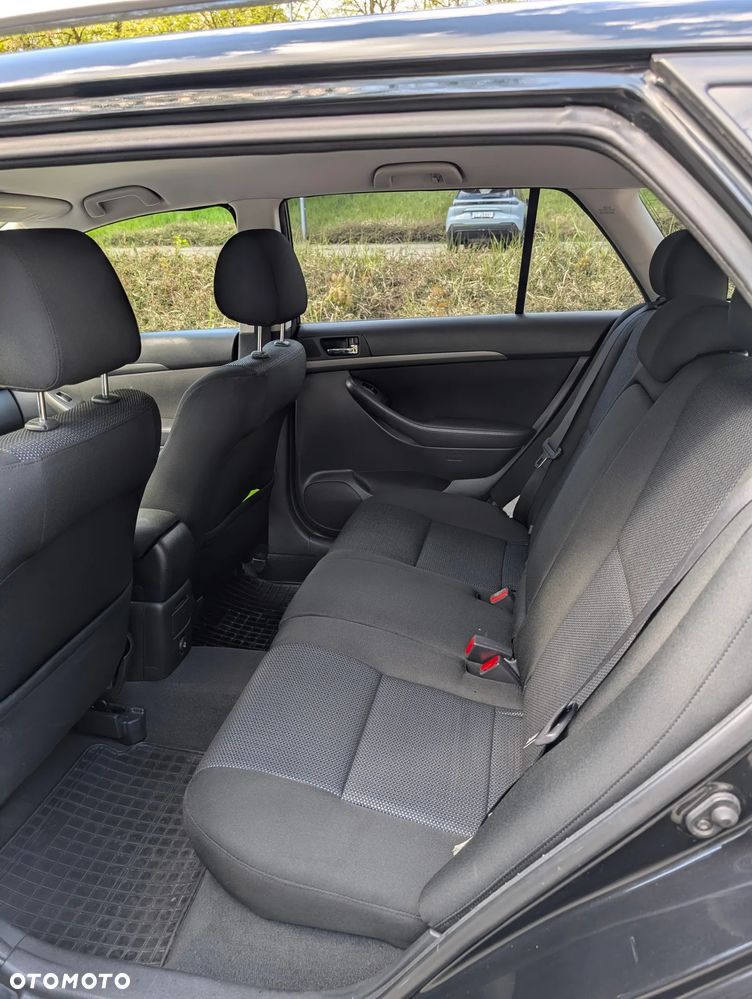 Toyota Avensis 2.0 D-4D Team - 6