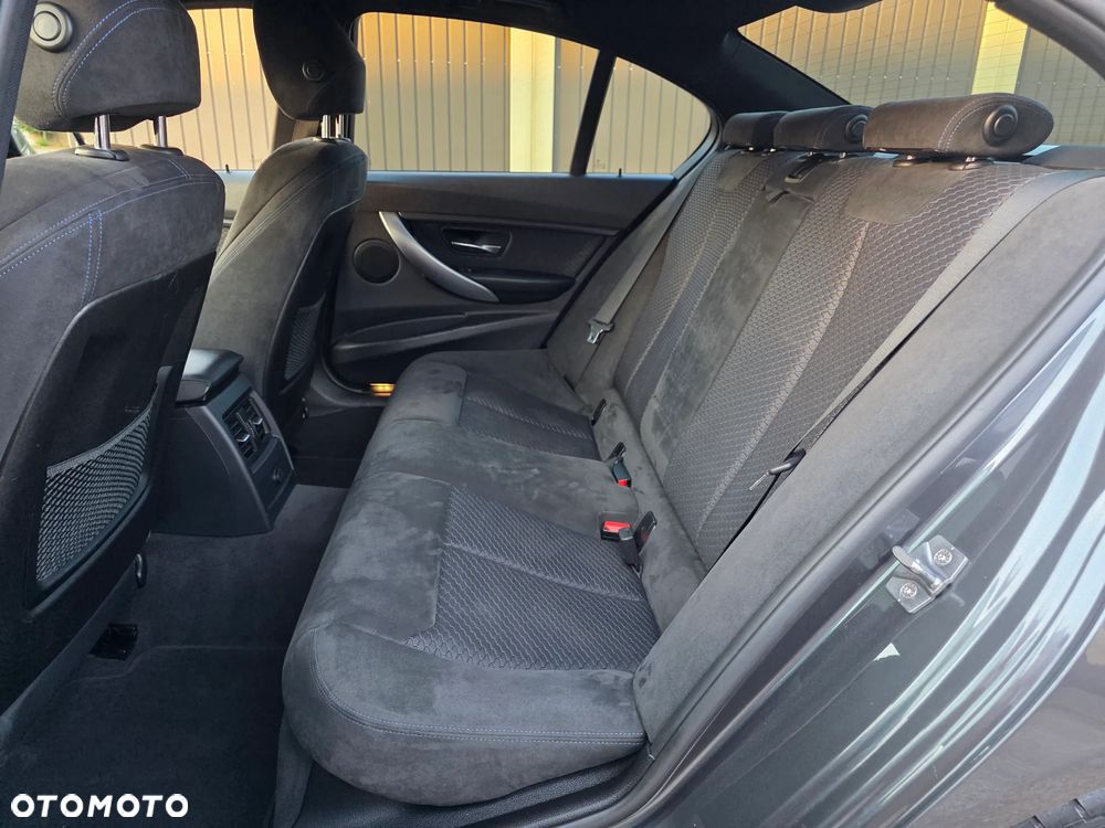 BMW Seria 3 318d DPF Edition Sport - 12