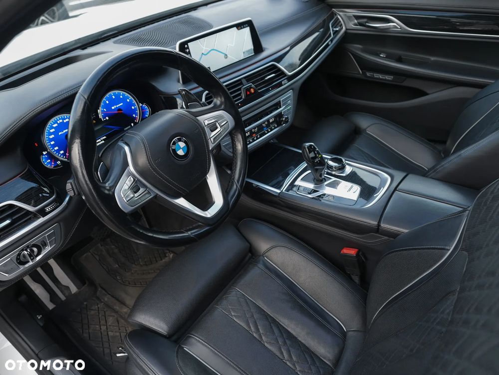 BMW Seria 7 750Li xDrive - 13