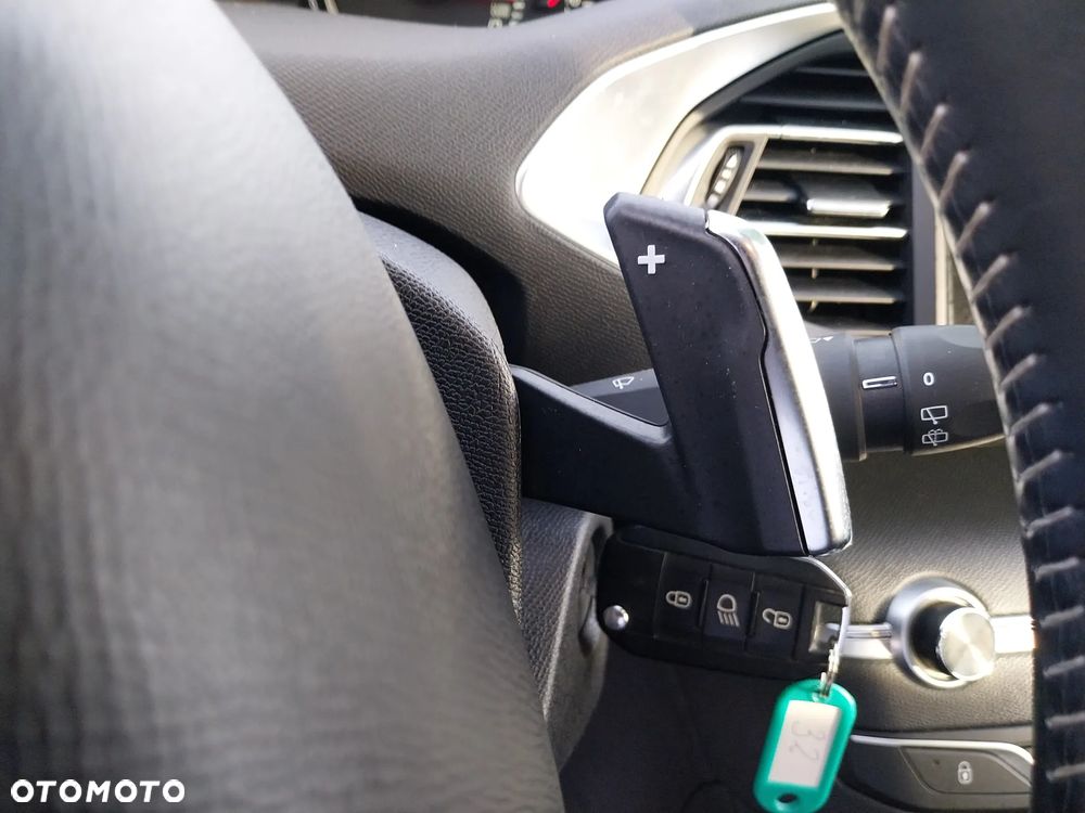 Peugeot 308 1.2 PureTech GPF Active Pack Business S&S EAT8 - 33