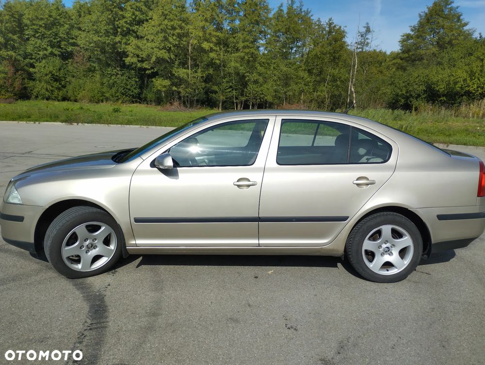 Skoda Octavia 1.6 Ambiente - 3