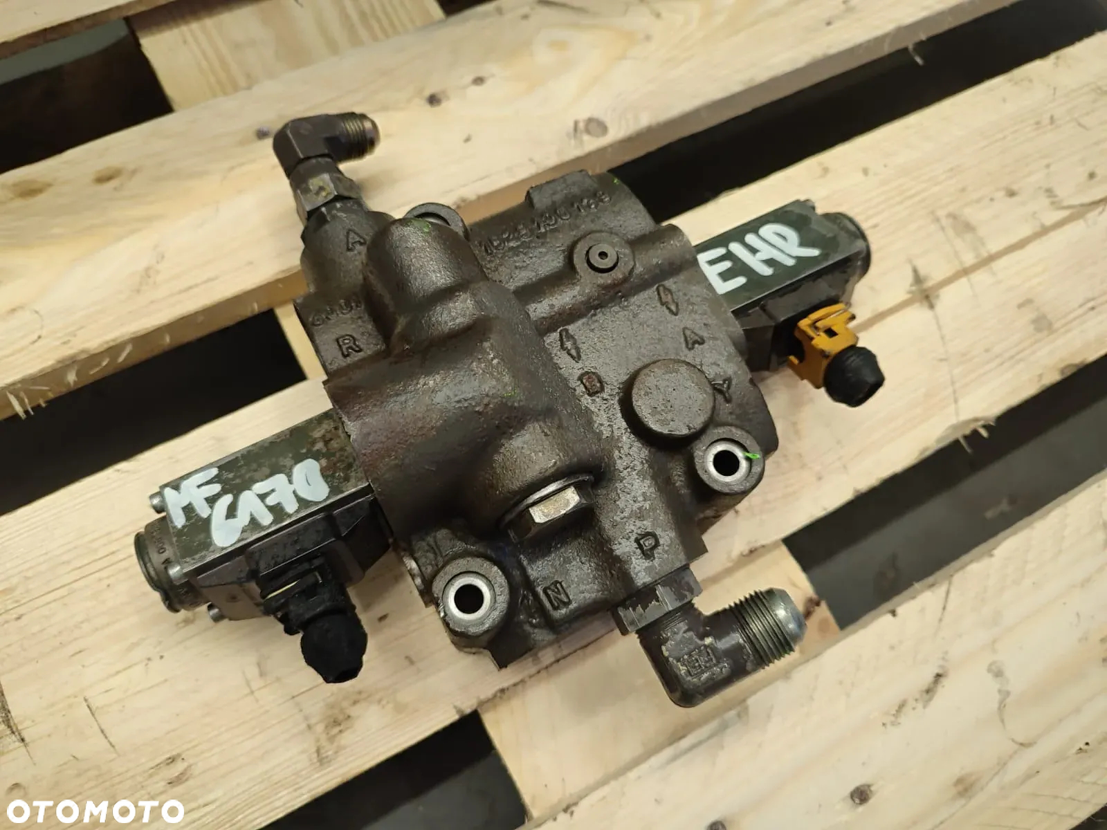 Rozdzielacz 3387006M2 EHR 1525100139 Massey Ferguson 6170 - 8