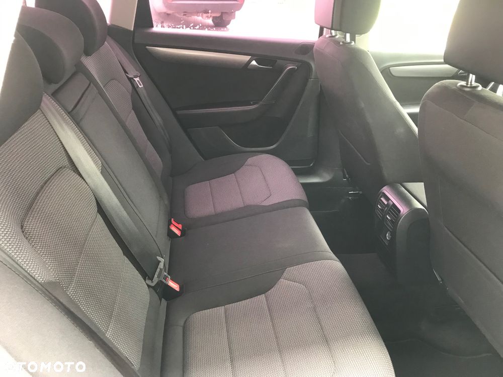 Volkswagen Passat - 10