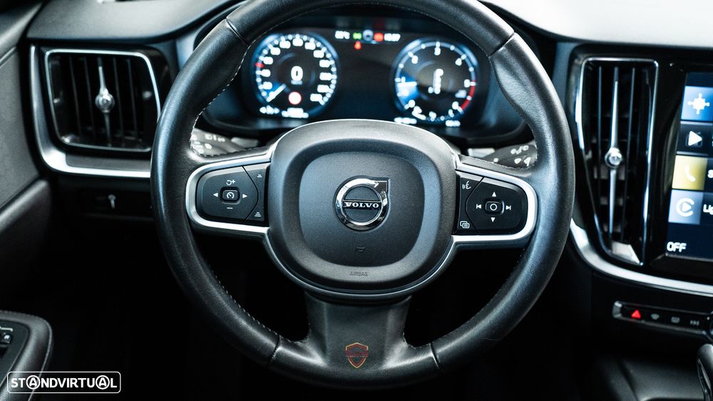 Volvo V60 2.0 D3 Momentum Geartronic - 16