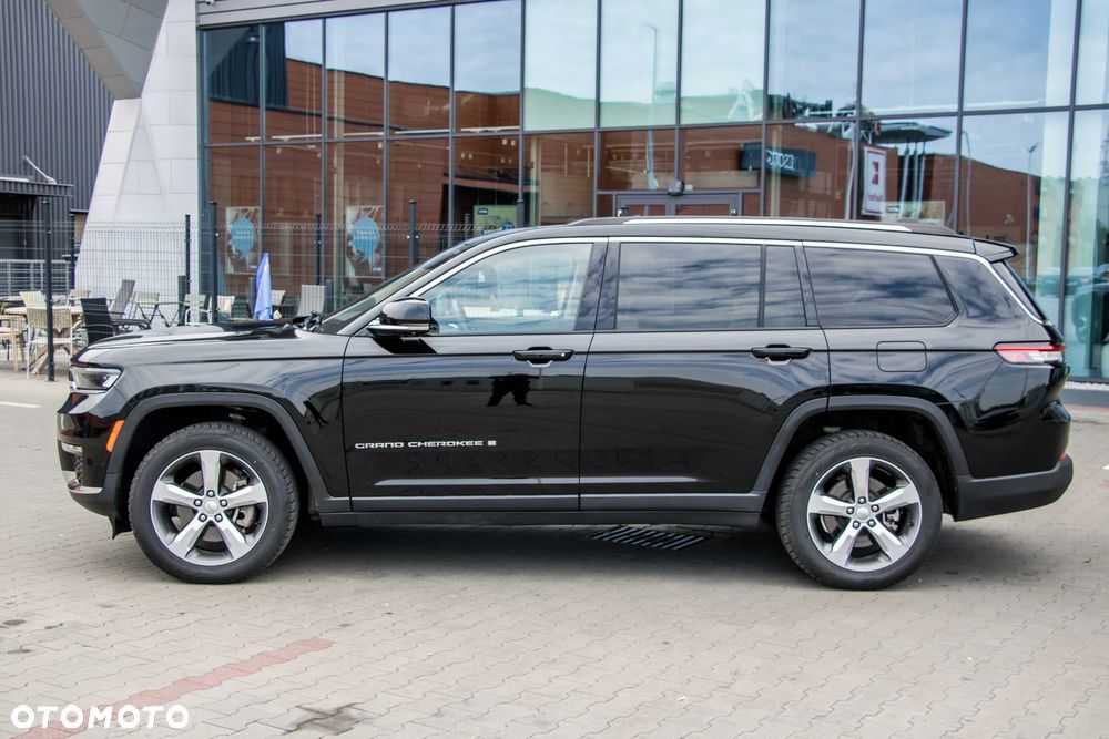 Jeep Grand Cherokee - 32