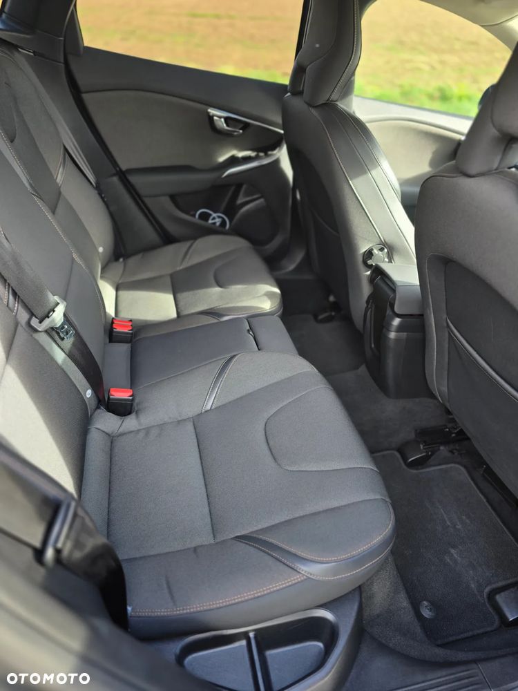 Volvo V40 D2 - 21