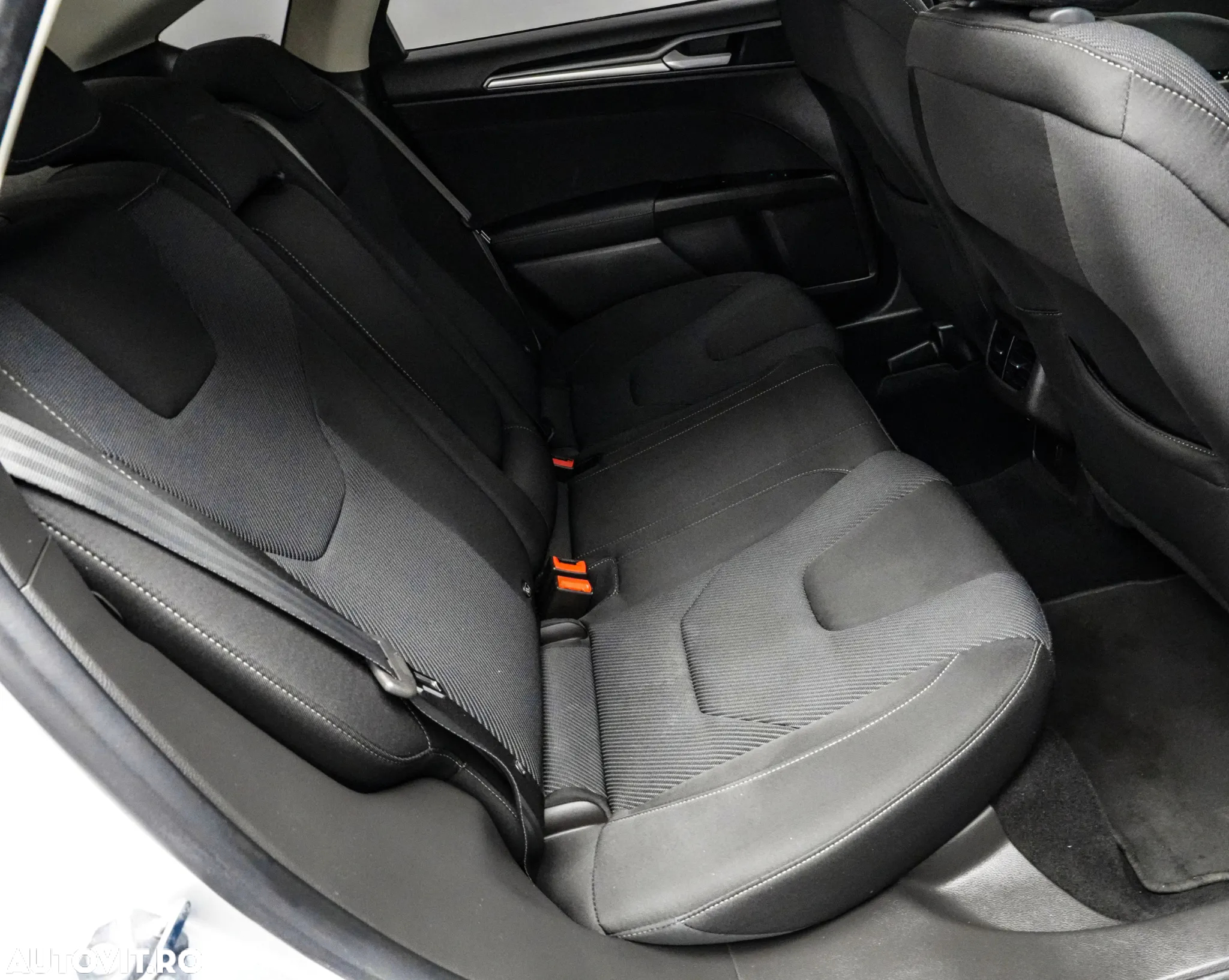 Ford Mondeo 2.0 Hybrid - 14