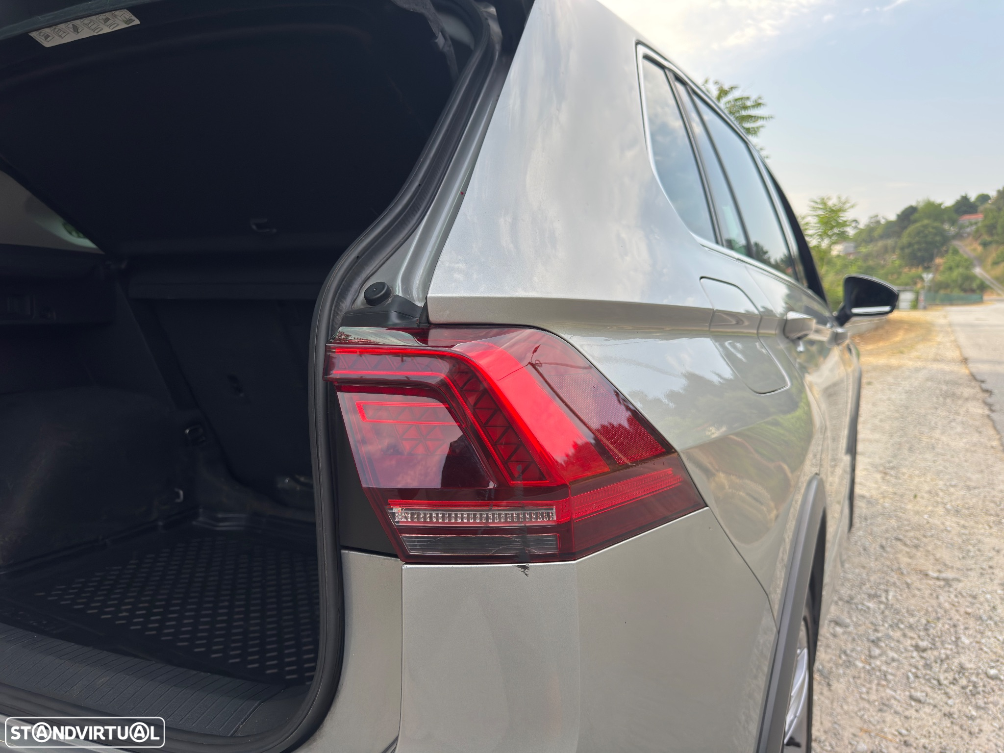 VW Tiguan 2.0 TDI R-Line - 19
