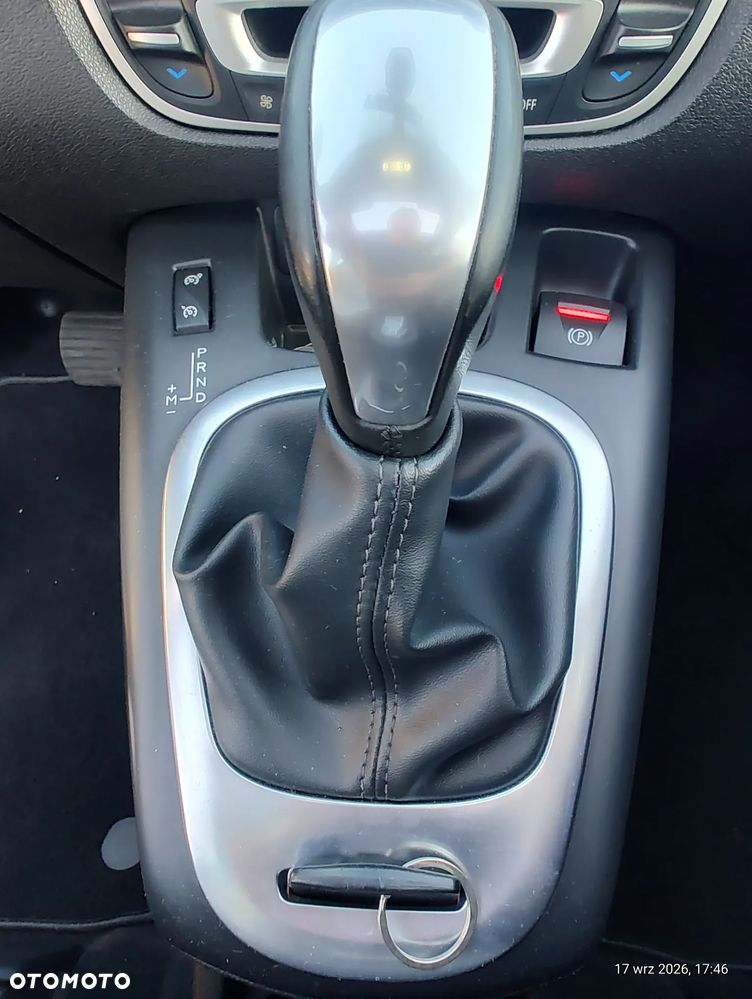 Renault Scenic 2.0 16V Privilege CVT - 31