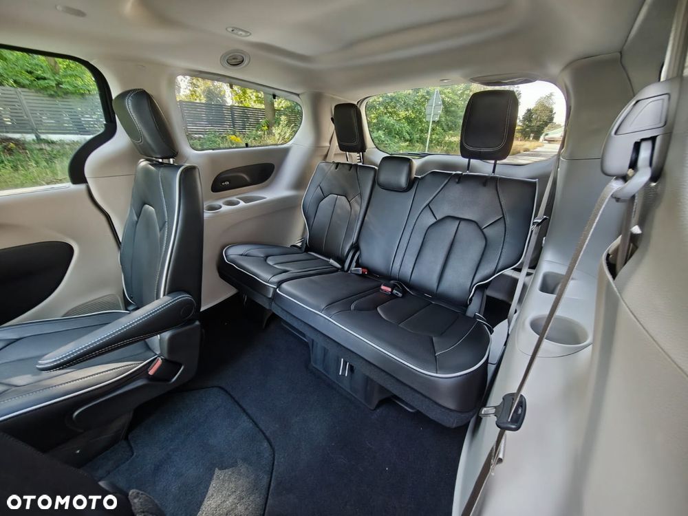 Chrysler Pacifica - 32