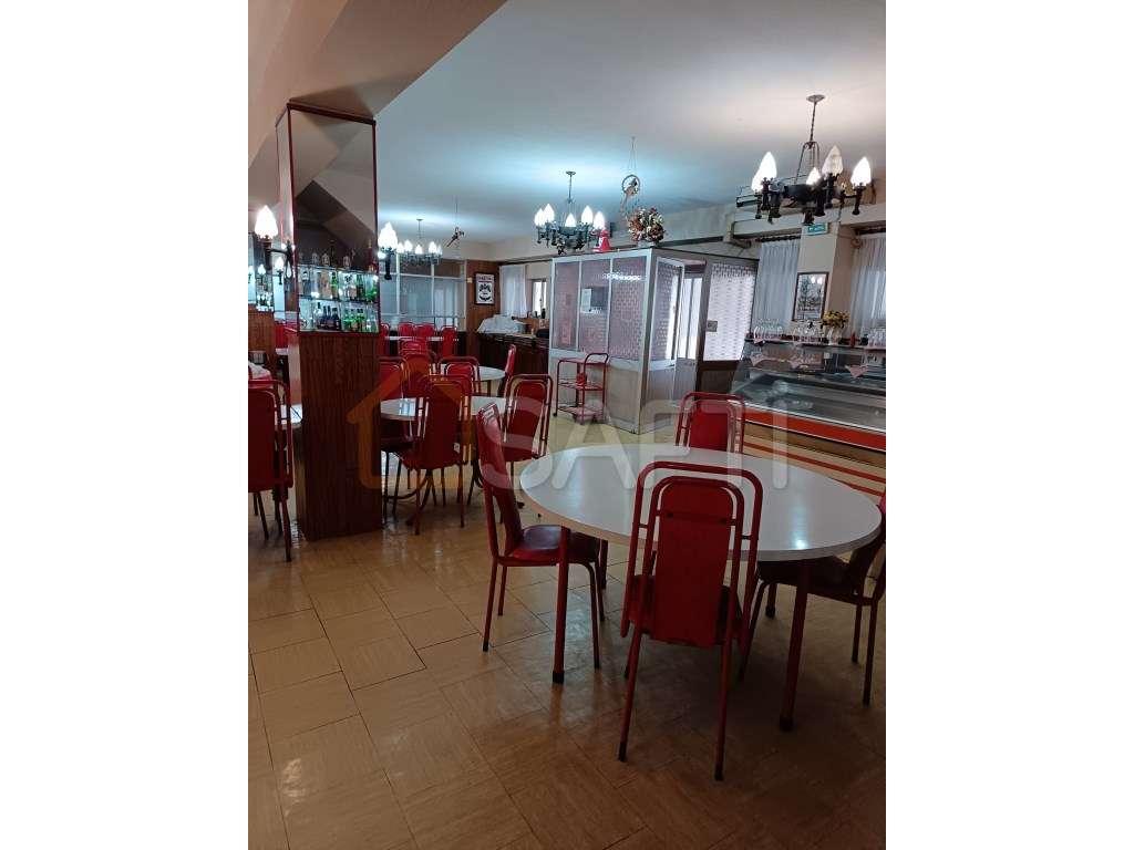 Restaurante com parque de estacionamento privado no centro de São J... - Grande imagem: 3/21