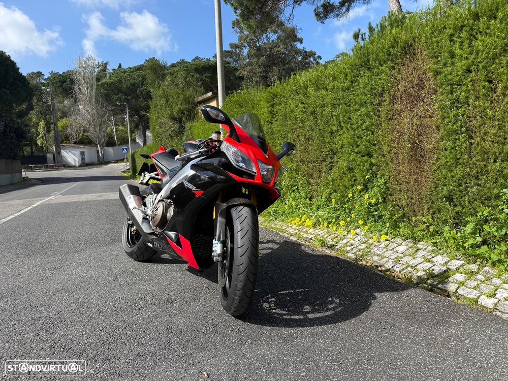 Aprilia RSV 4 Factory - 4