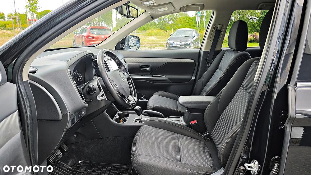 Mitsubishi Outlander - 24