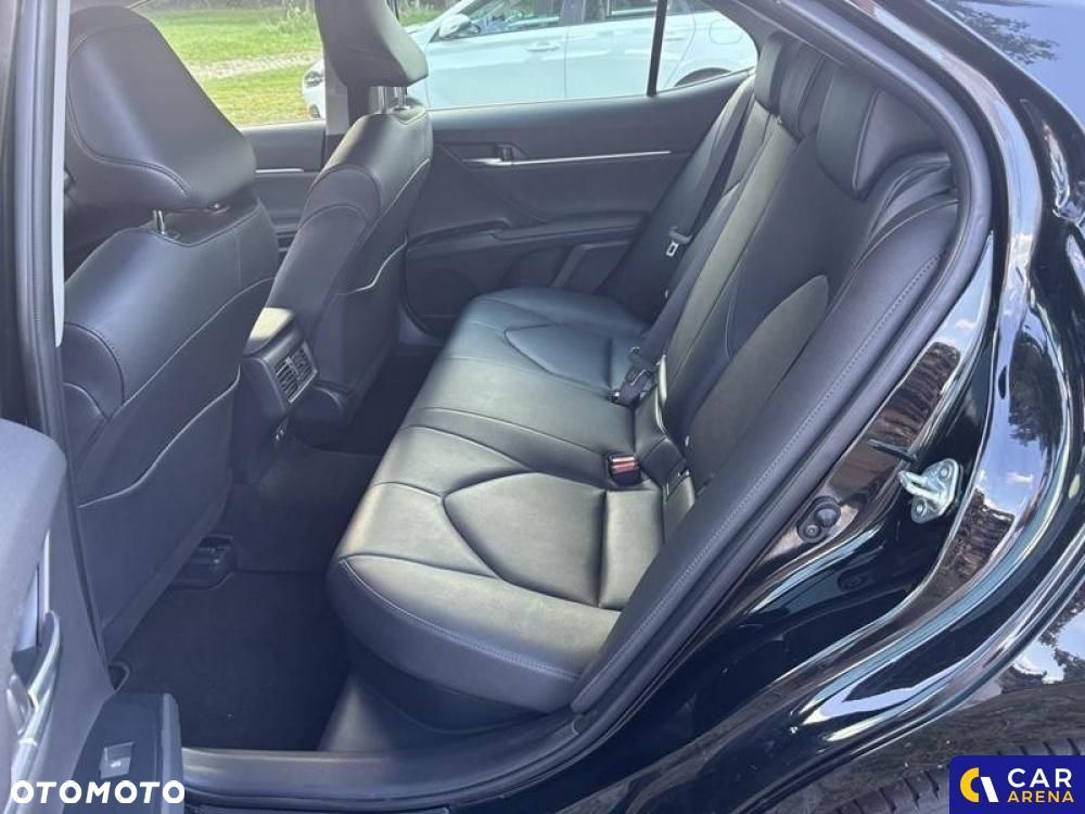 Toyota Camry - 18