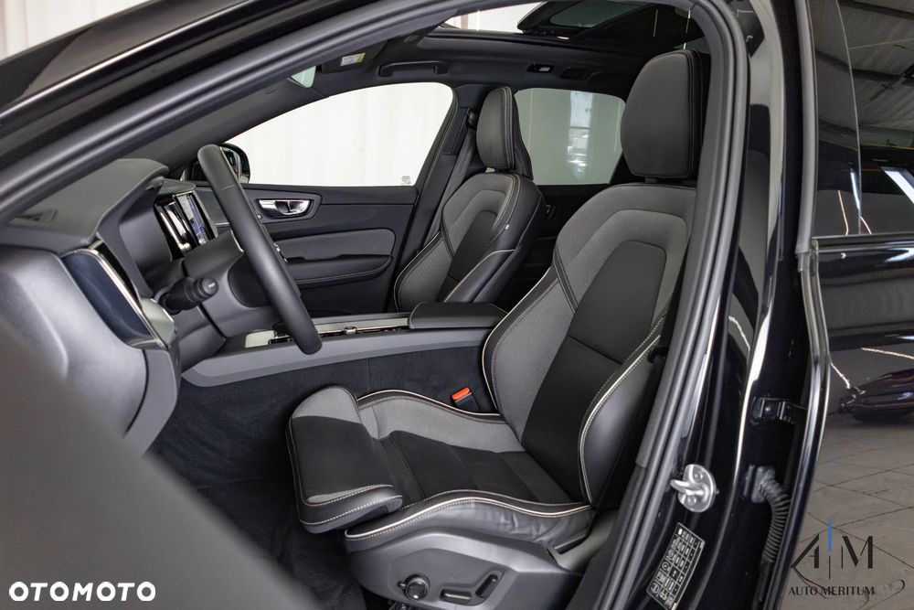Volvo XC 60 B4 D AWD Ultimate Dark - 17