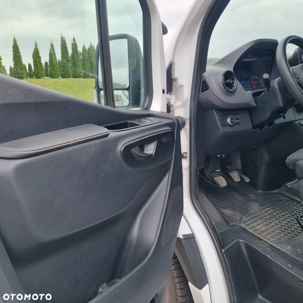 Mercedes-Benz Sprinter - 16