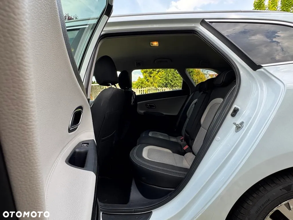 Kia Ceed - 10
