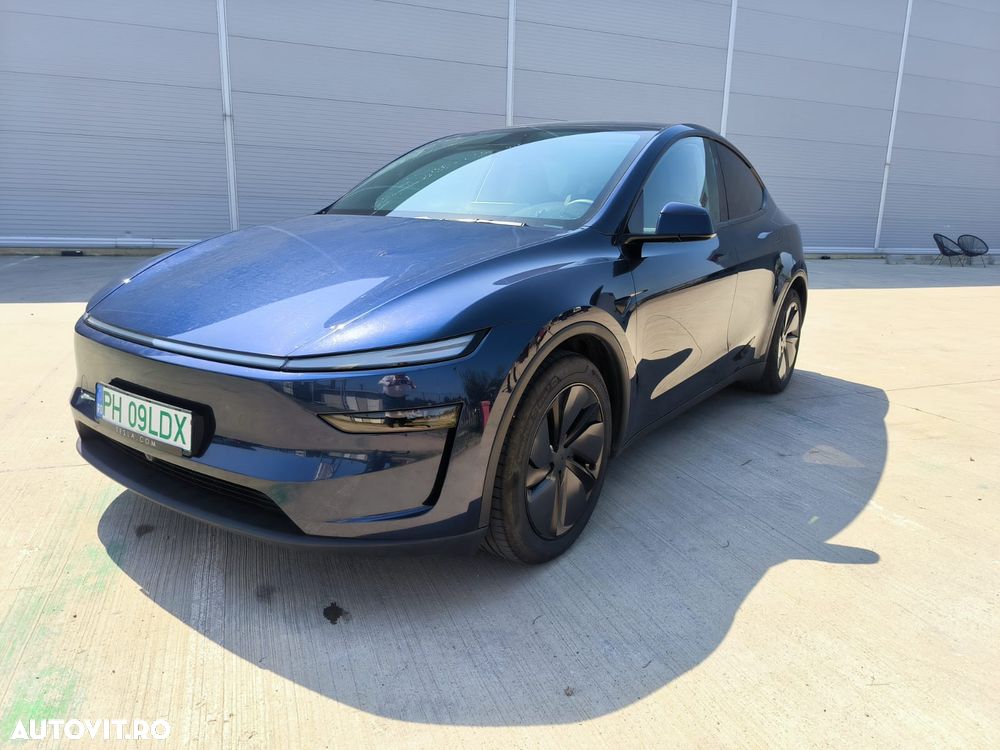 Tesla Model Y - 4