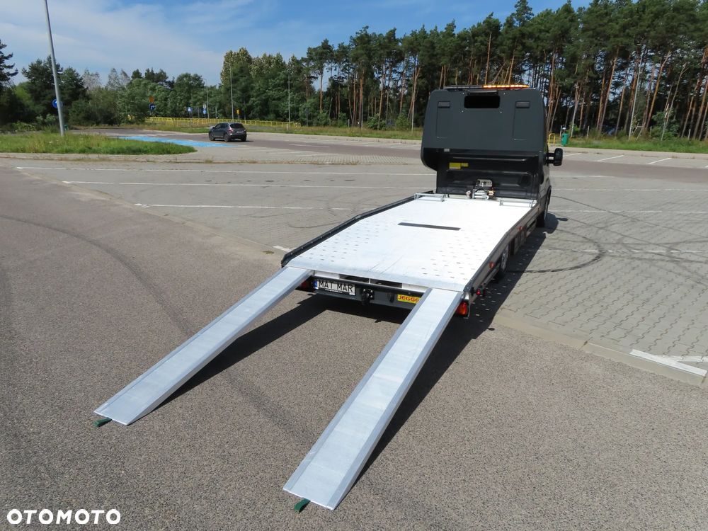 Iveco DAILY 35S18 3.0 HPI 180 KM POWER Hi-Matic AUTOMAT JEGGER Laweta POMOC DROGOWA Przewóz Pojazdów AUTOLAWETA 5100 mm Dł. Platformy DMC 3500 Kg Rozstaw Osi 4100 mm WZMACNIANE Zawieszenie Adaptacyjne Pneumatyczne Tylna Kabina Sypialniana LAMAX FULL LED Pełna Opcja Wyposażenia STAN JAK NOWY OKAZJA DOSTEPNA I GOTOWA - 26