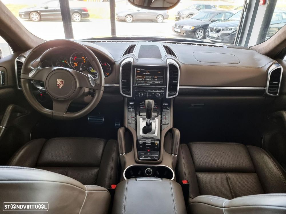 Porsche Cayenne Turbo - 13