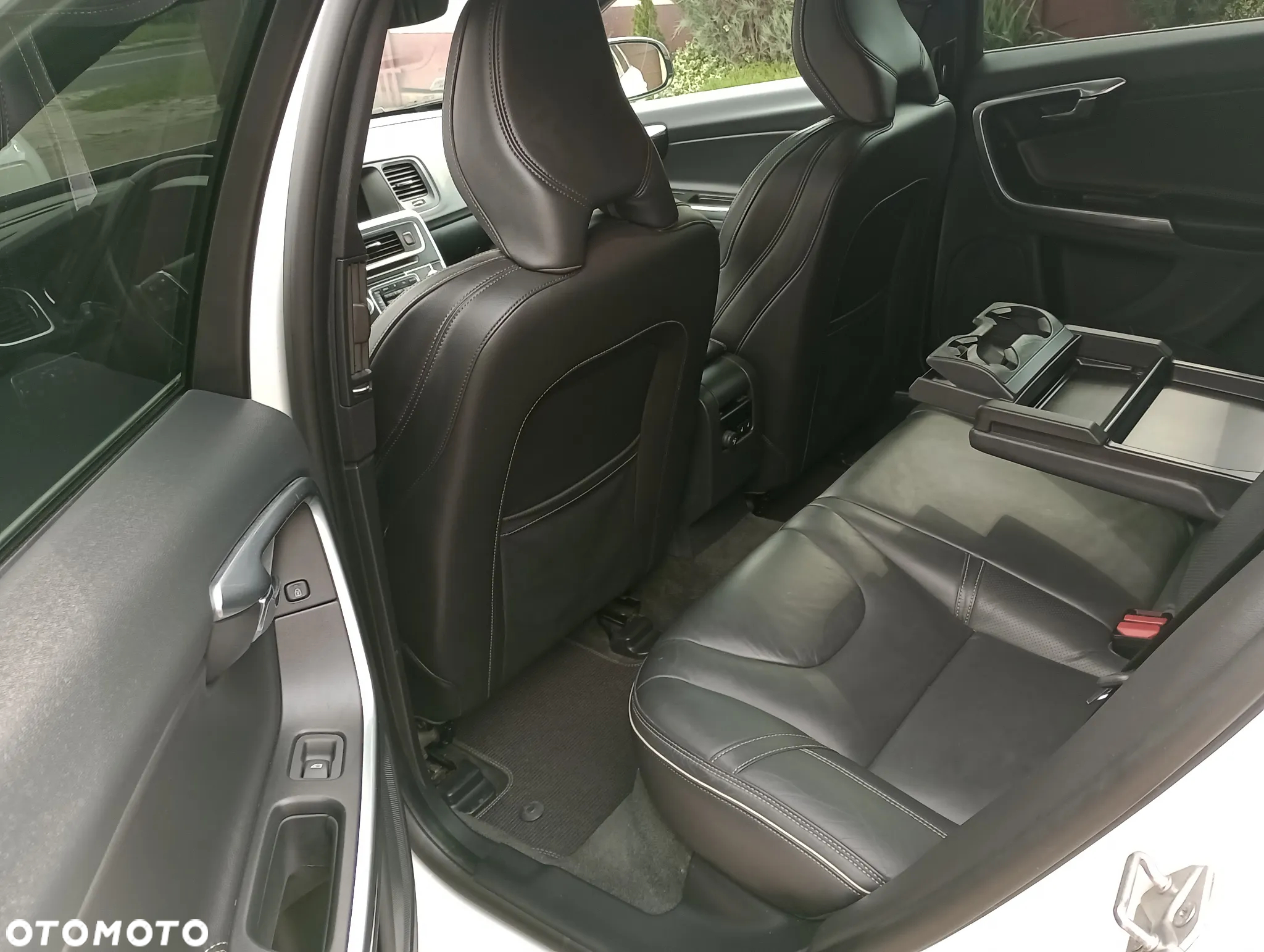 Volvo V60 D5 AWD R-Design Summum - 14