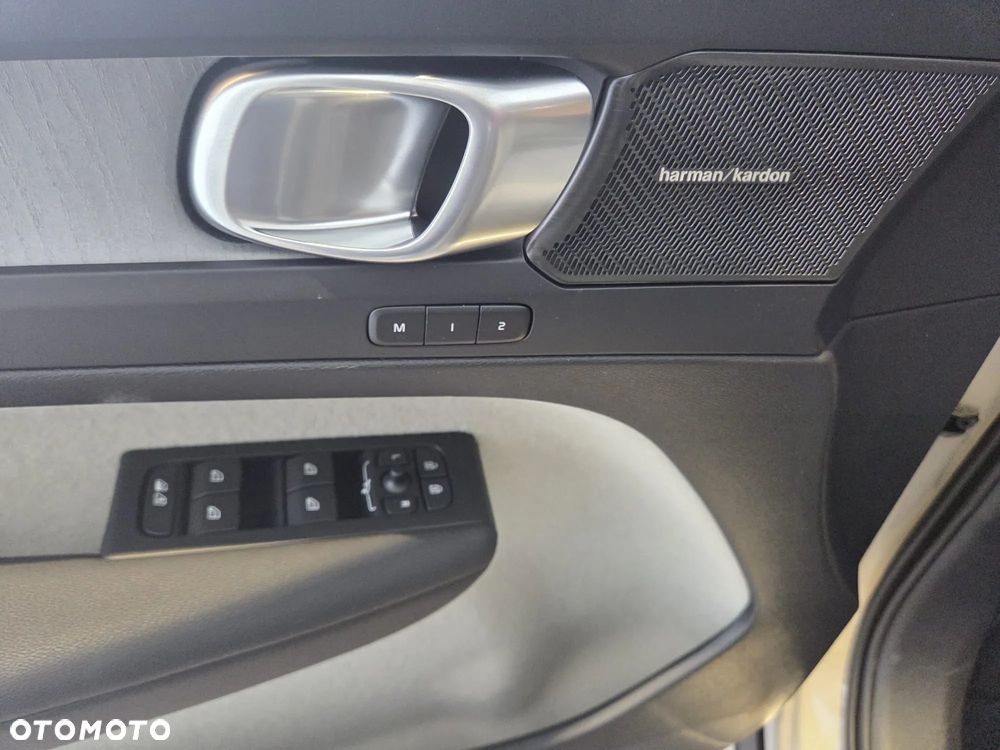 Volvo XC 40 B4 Plus Black Edition - 29