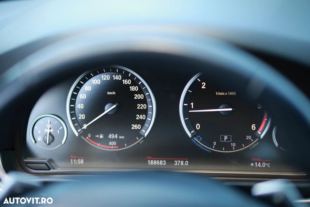 BMW Seria 5 525d xDrive - 39