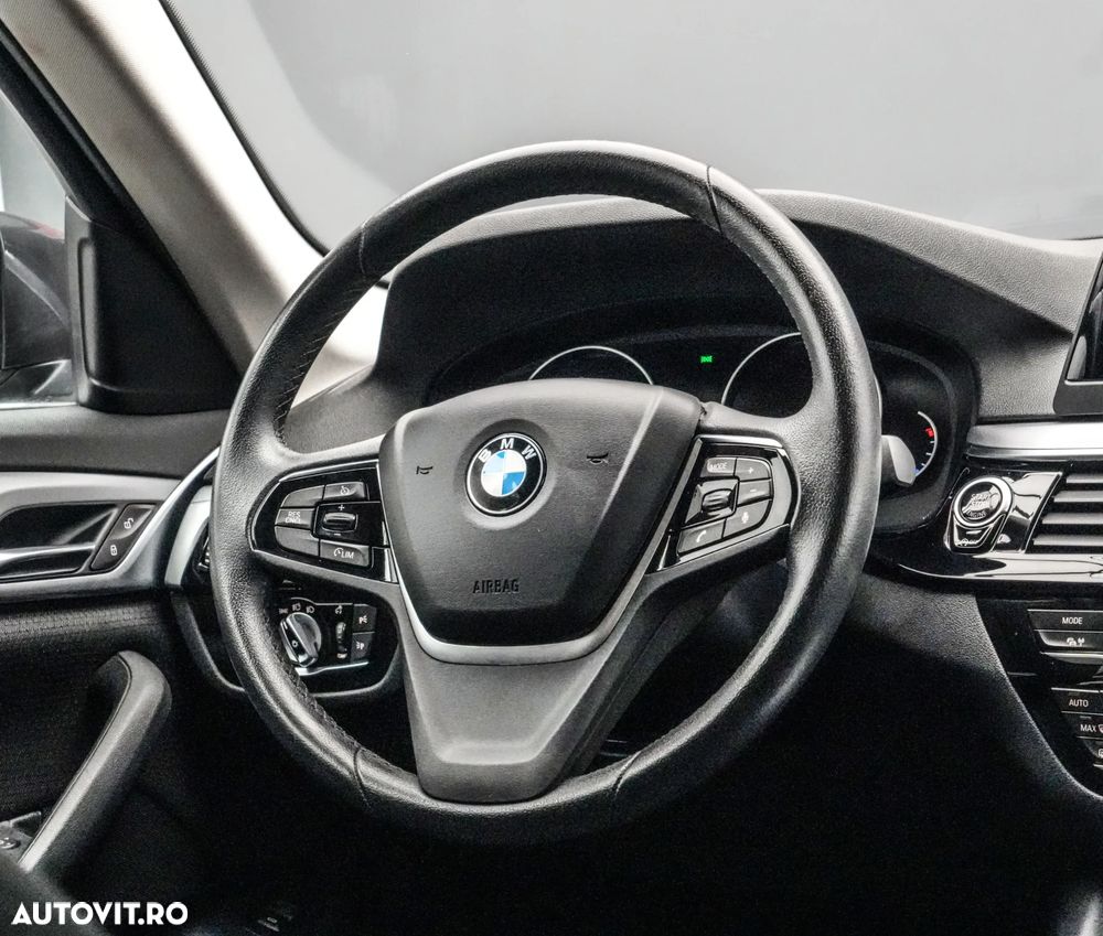 BMW Seria 5 520d AT - 17