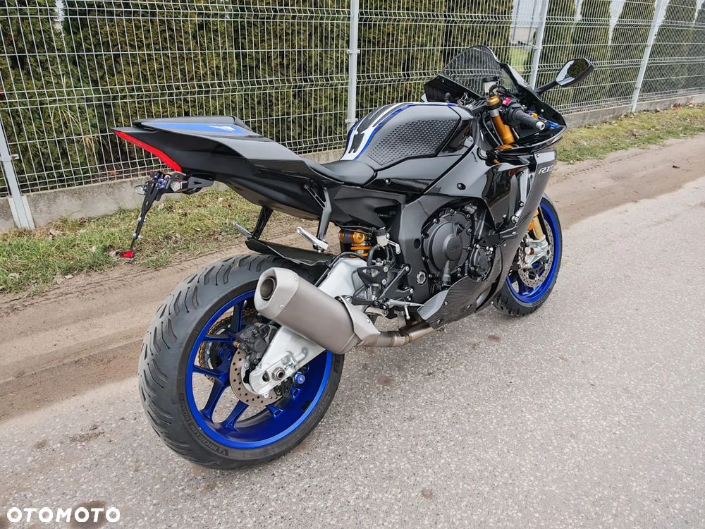 Yamaha R1 - 3