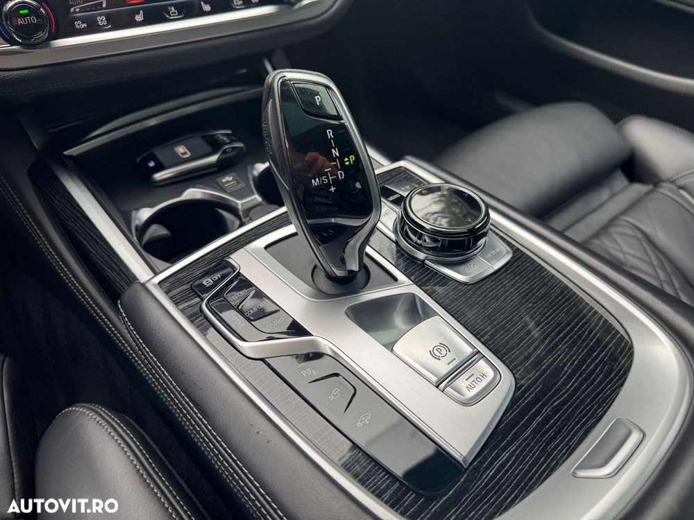 BMW Seria 7 730d xDrive - 34