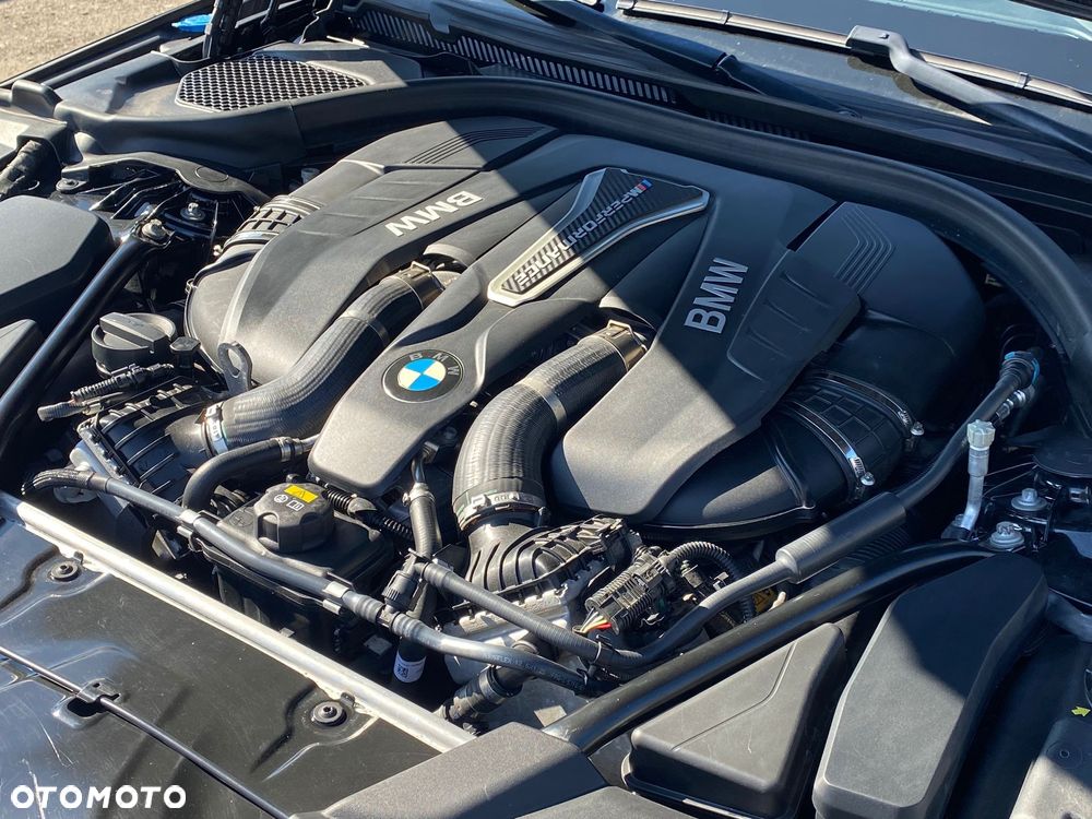 BMW Seria 5 M550i xDrive sport - 12