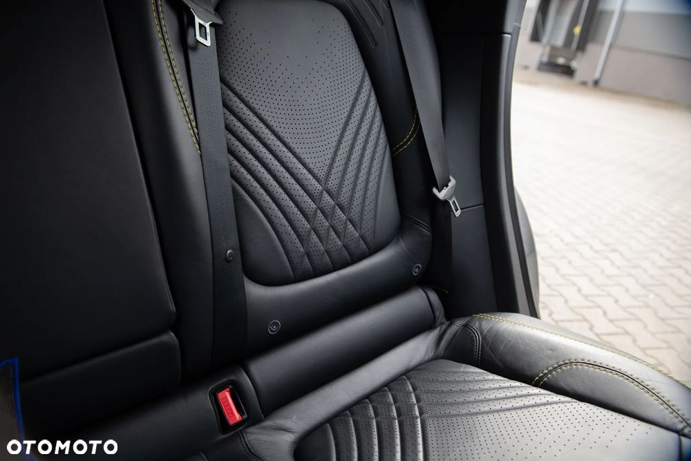 Aston Martin DBX - 27